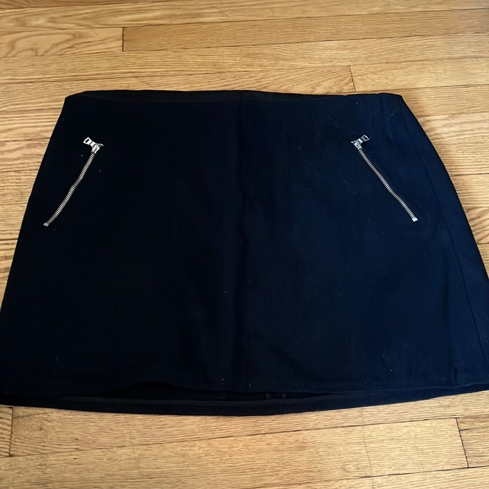 NAVY GAP WOOL SKIRT